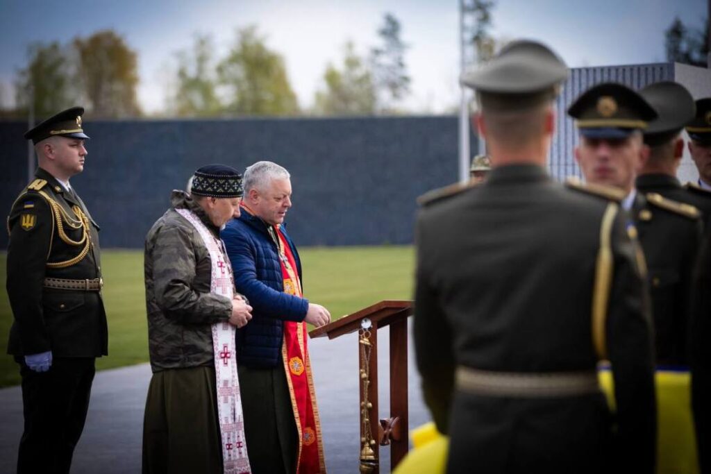 Вісім невпізнаних тіл Героїв з Одеської області знайшли вічний спокій на Національному кладовищі