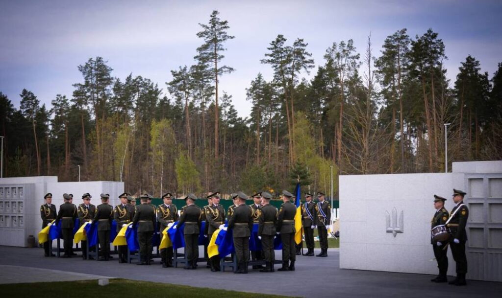 Вісім невпізнаних тіл Героїв з Одеської області знайшли вічний спокій на Національному кладовищі