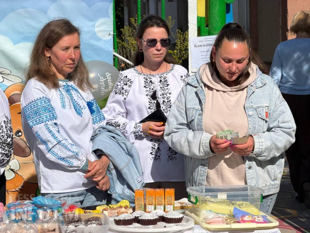 Менш ніж за годину дитячий садок у Кілії зібрав понад 20 тисяч гривень на ярмарку в підтримку ЗСУ
