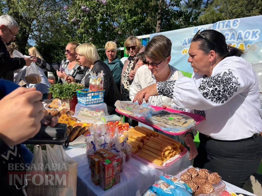 Менш ніж за годину дитячий садок у Кілії зібрав понад 20 тисяч гривень на ярмарку в підтримку ЗСУ