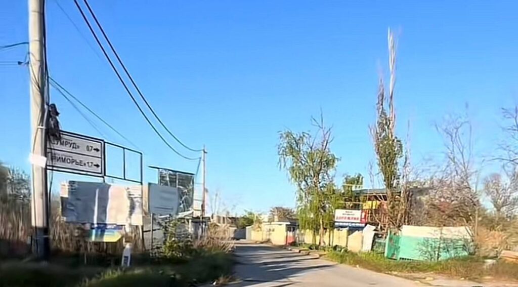 Порожні бази та руїни: у мережі показали, як зараз виглядає Сонячний район Затоки