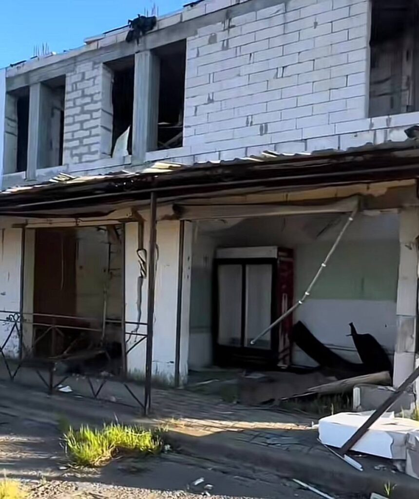 Порожні бази та руїни: у мережі показали, як зараз виглядає Сонячний район Затоки