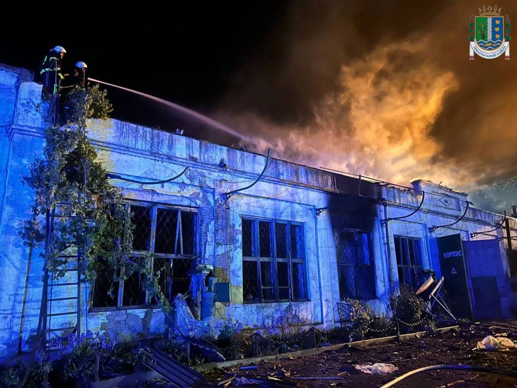 Внаслідок ворожої атаки в Ізмаїлі пошкоджено складську будівлю з виробничим обладнанням