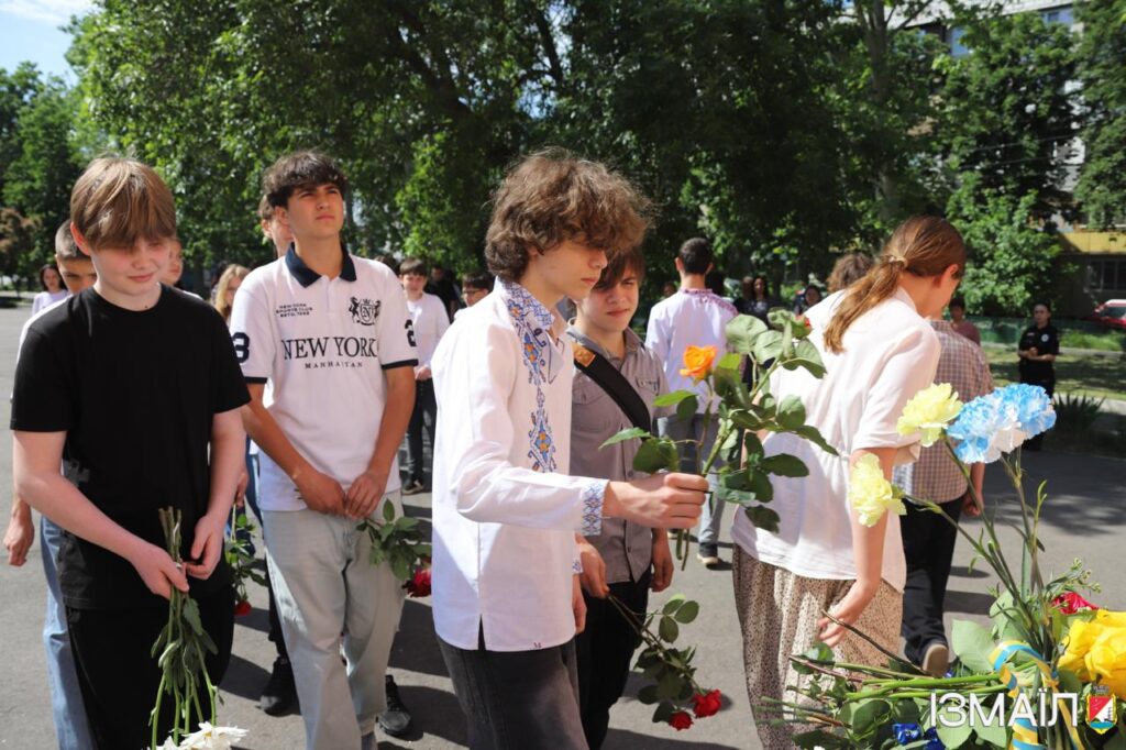 В Ізмаїлі відкрили меморіальну дошку на честь загиблого воїна-десантника
