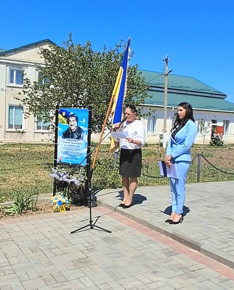 Храмове свято з присмаком гордості: у Ренійській громаді відкрили банер на честь льотчика-героя