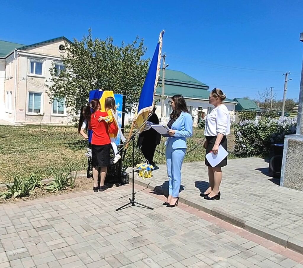 Храмове свято з присмаком гордості: у Ренійській громаді відкрили банер на честь льотчика-героя