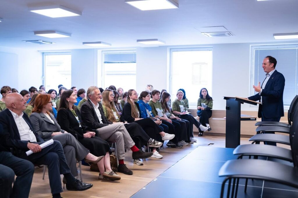 Місія в ЄС: одинадцятикласниця з Білгород-Дністровського району закликала європейців рятувати вкрадених українських дітей