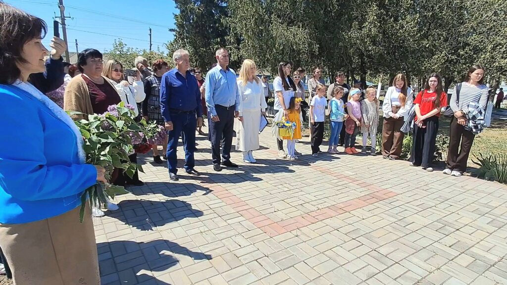 Храмове свято з присмаком гордості: у Ренійській громаді відкрили банер на честь льотчика-героя