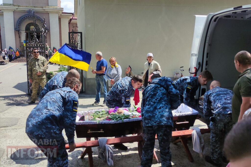 Кілійська громада попрощалася з 25-річним Героєм Дмитром Корпусовим