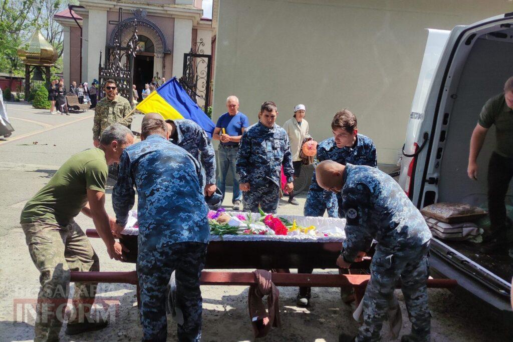 Кілійська громада попрощалася з 25-річним Героєм Дмитром Корпусовим