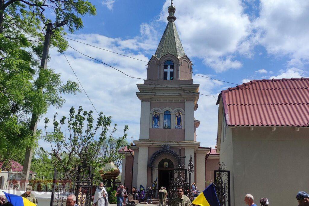 Кілійська громада попрощалася з 25-річним Героєм Дмитром Корпусовим