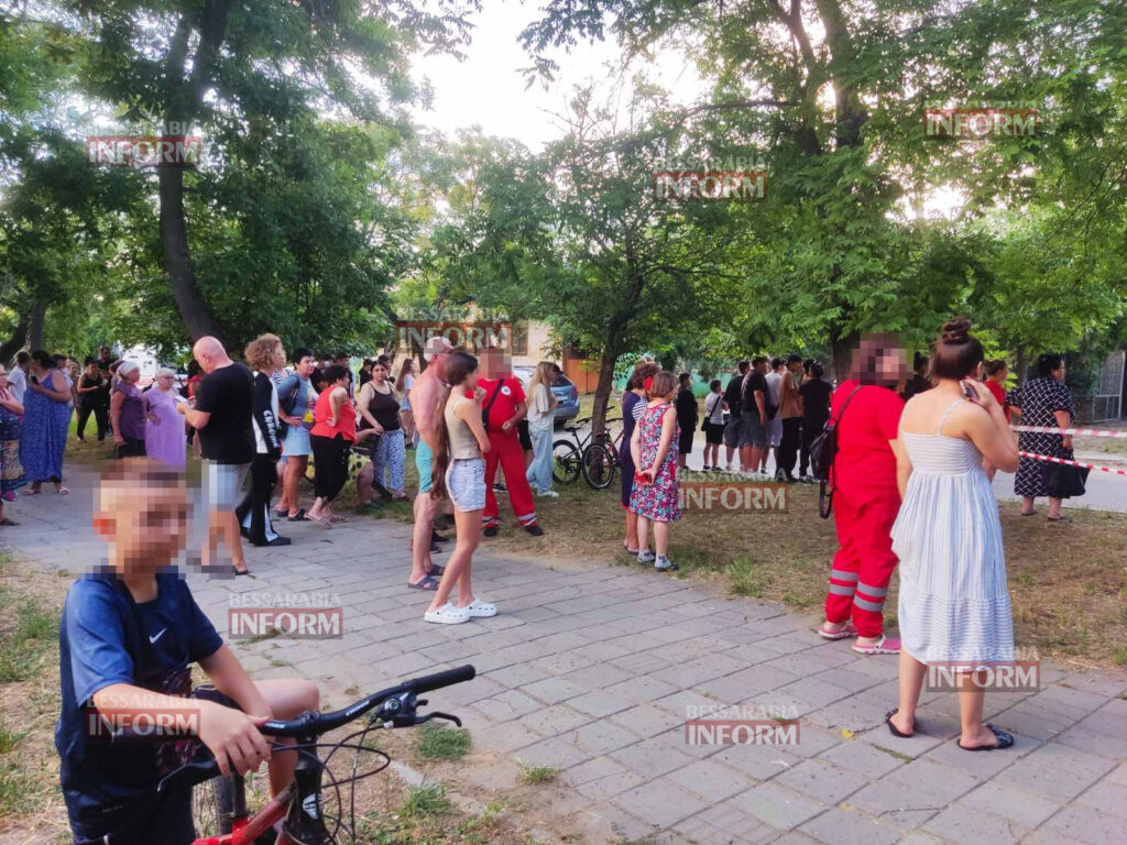 У Болграді полихає склад Нової пошти після гучного вибуху, загорівся будинок поруч – з місця подій (доповнюється)