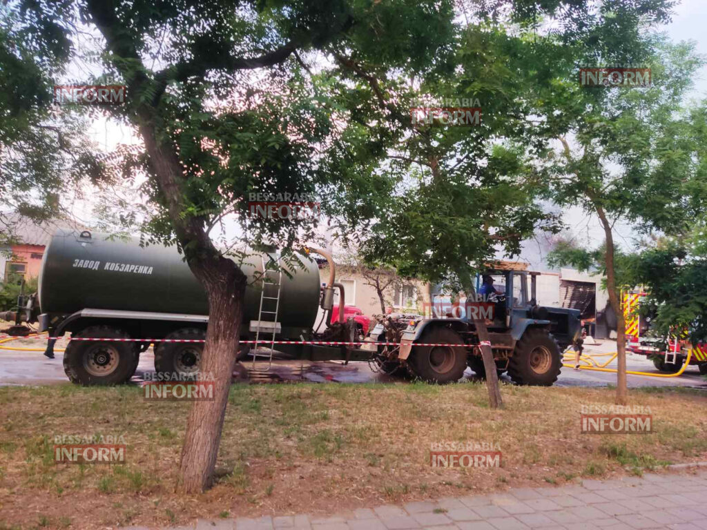 У Болграді полихає склад Нової пошти після гучного вибуху, загорівся будинок поруч – з місця подій (доповнюється)