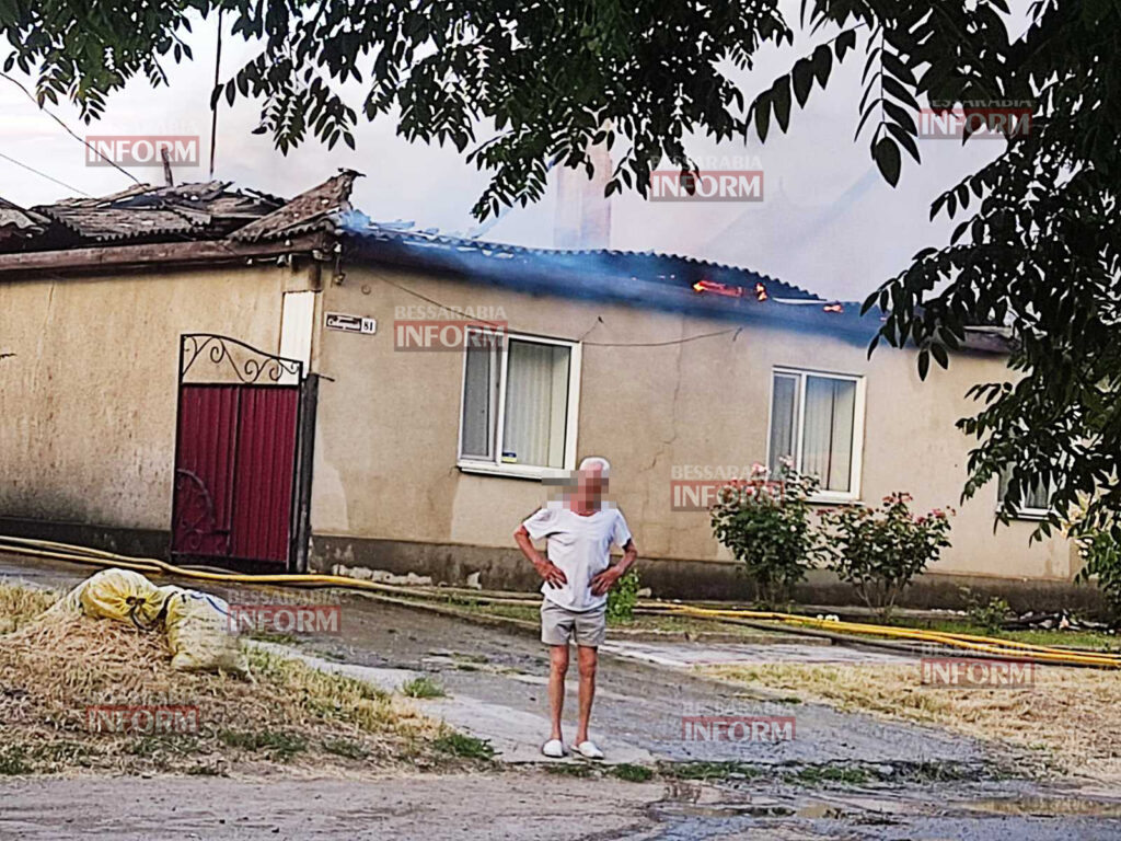 У Болграді полихає склад Нової пошти після гучного вибуху, загорівся будинок поруч – з місця подій (доповнюється)