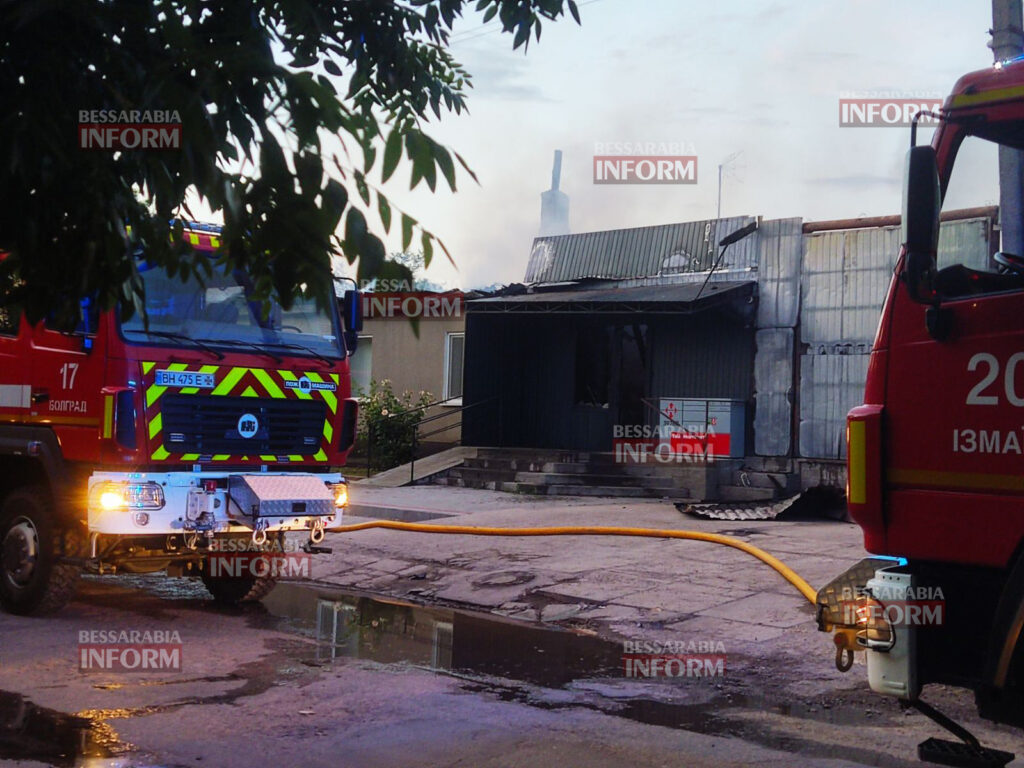 У Болграді полихає склад Нової пошти після гучного вибуху, загорівся будинок поруч – з місця подій (доповнюється)