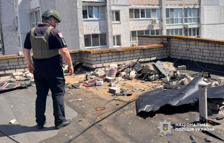Спецоперація на даху: поліцейські Одещини знешкодили нерозірвані БпЛА