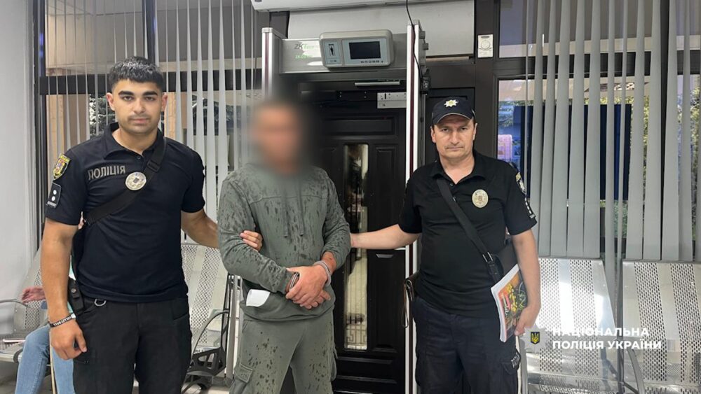 Жителя Ізмаїльського району, який з гвинтівки поранив дитину, затримали. Що йому загрожує