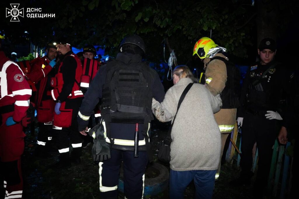 Дрон врізався у дев’ятиповерхівку: руйнівні наслідки нічної атаки на Одещину