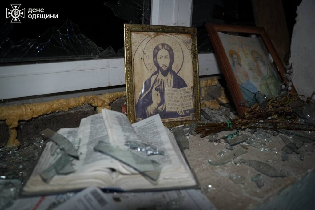 Дрон врізався у дев’ятиповерхівку: руйнівні наслідки нічної атаки на Одещину