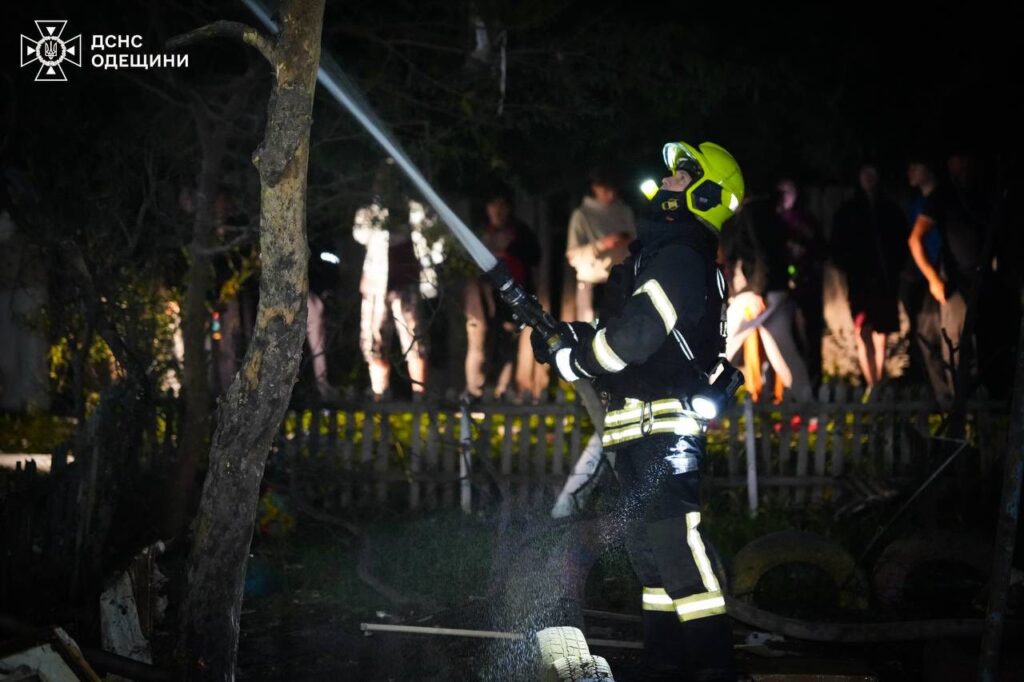 Дрон врізався у дев’ятиповерхівку: руйнівні наслідки нічної атаки на Одещину