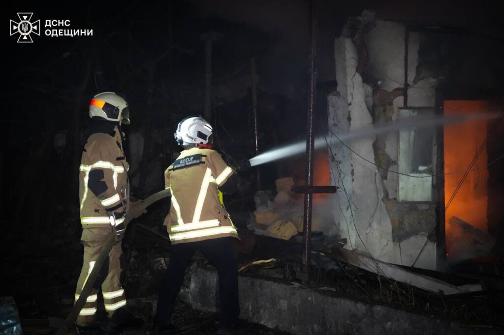 Дрон врізався у дев’ятиповерхівку: руйнівні наслідки нічної атаки на Одещину