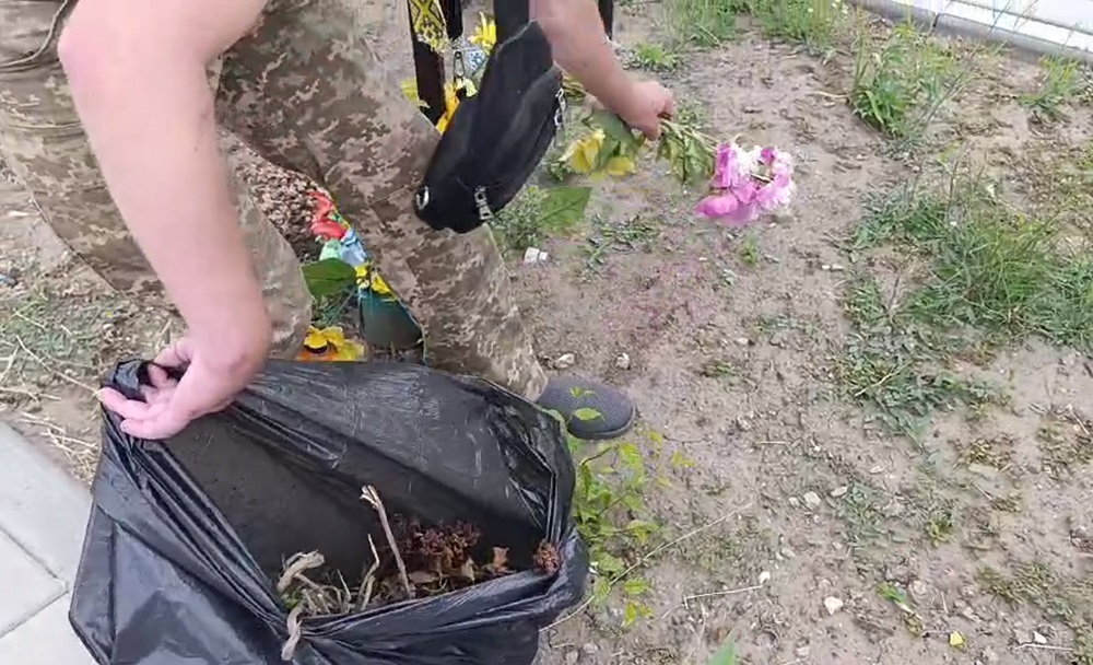 Попри ампутації, ветерани самостійно прибрали та привезли до сільської ради сміття з Алеї Слави на Білгород-Дністровщині