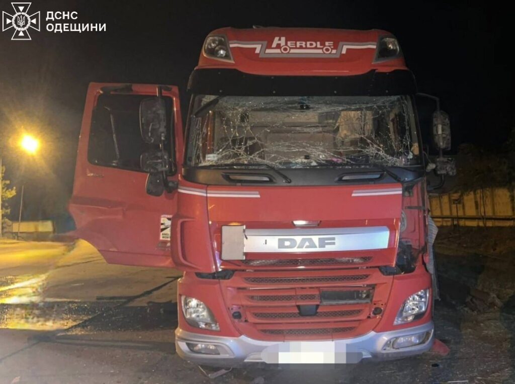 Ворог вночі масовано атакував на Одещині житлові будинки й храм: є постраждалий