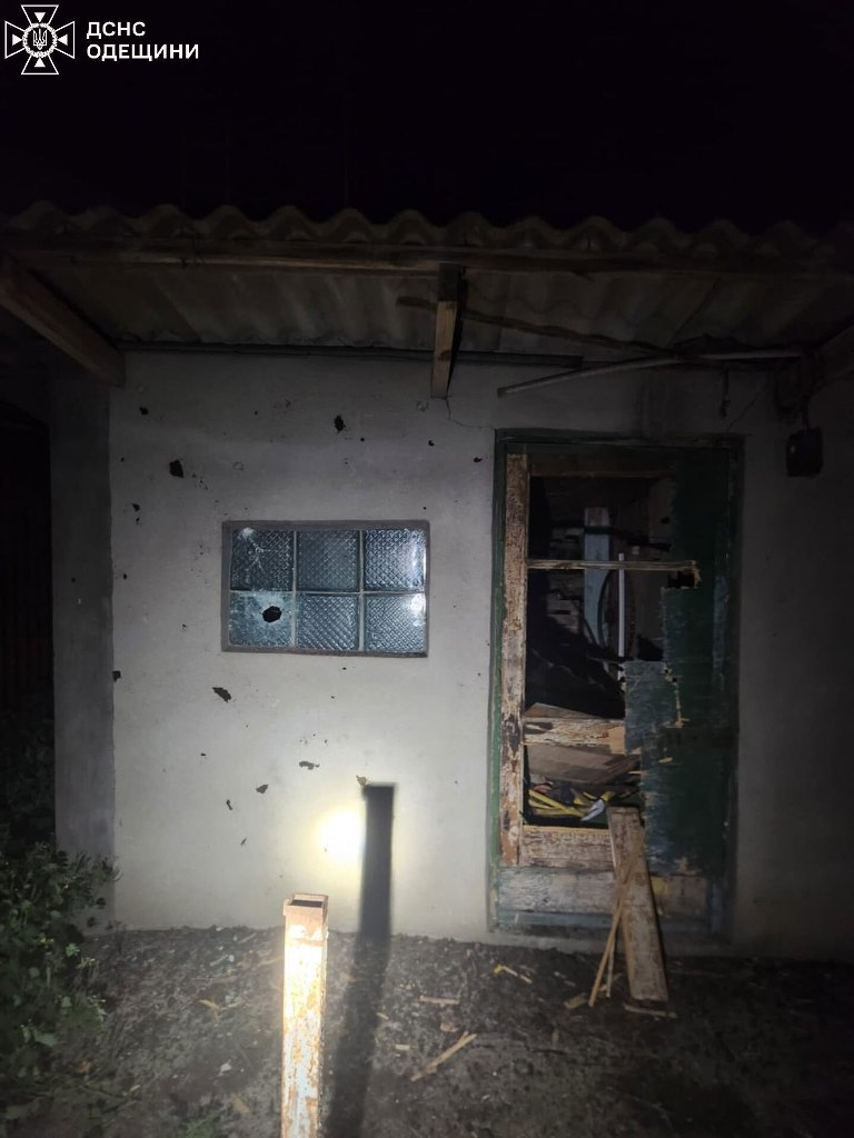 Ворог вночі масовано атакував на Одещині житлові будинки й храм: є постраждалий