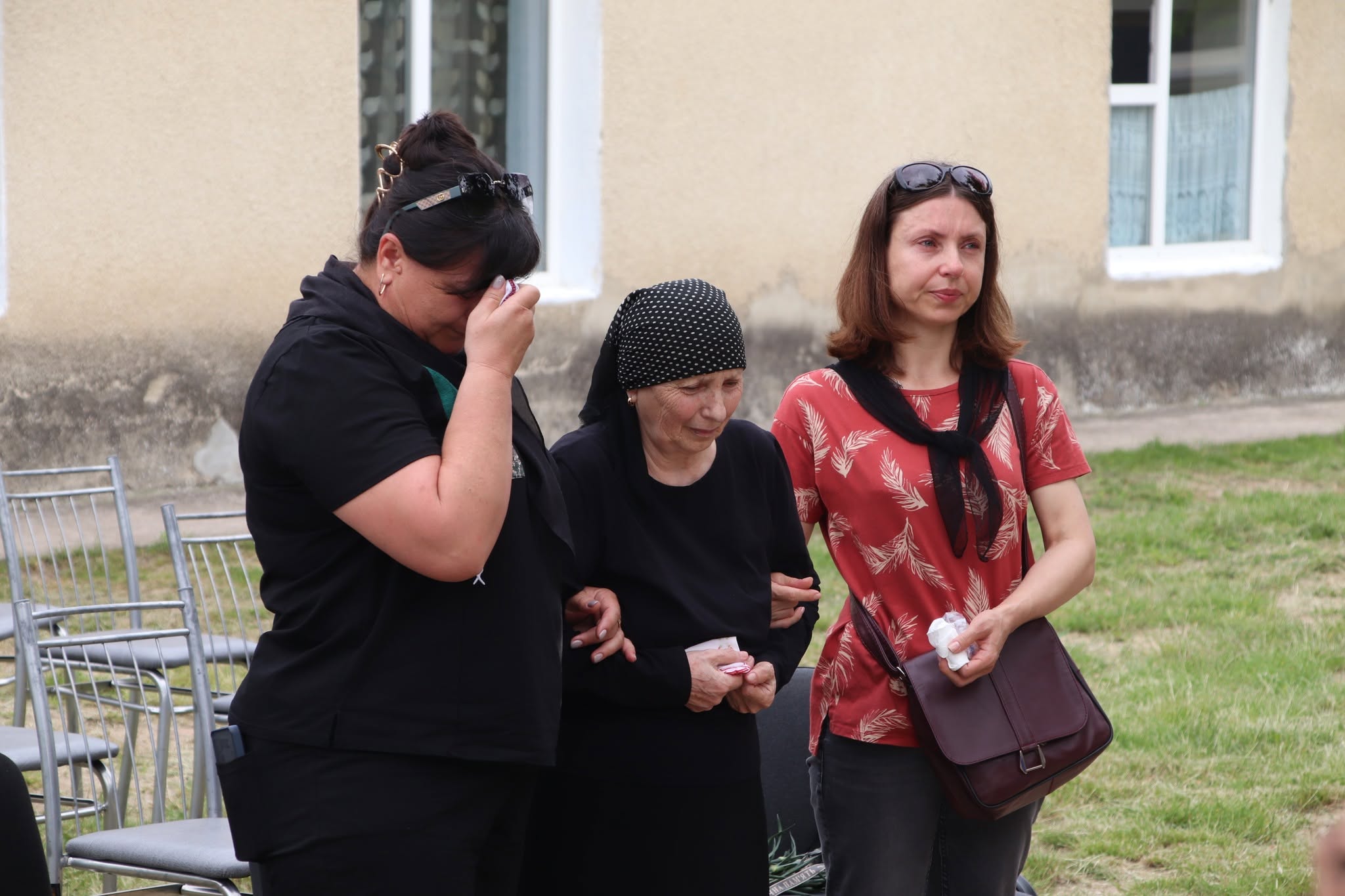 У Болградській громаді відкрили меморіальну дошку на честь полеглого захисника Віктора Сакали