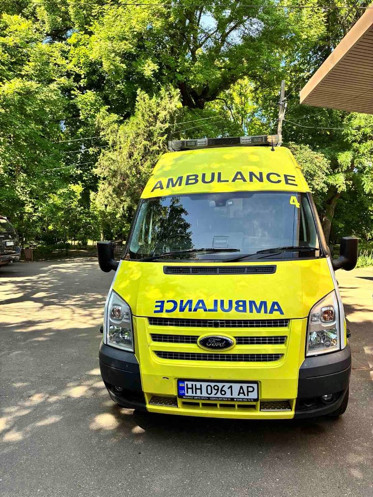 Для покращення якості медичних послуг Бессарабська громада отримала автомобіль швидкої допомоги