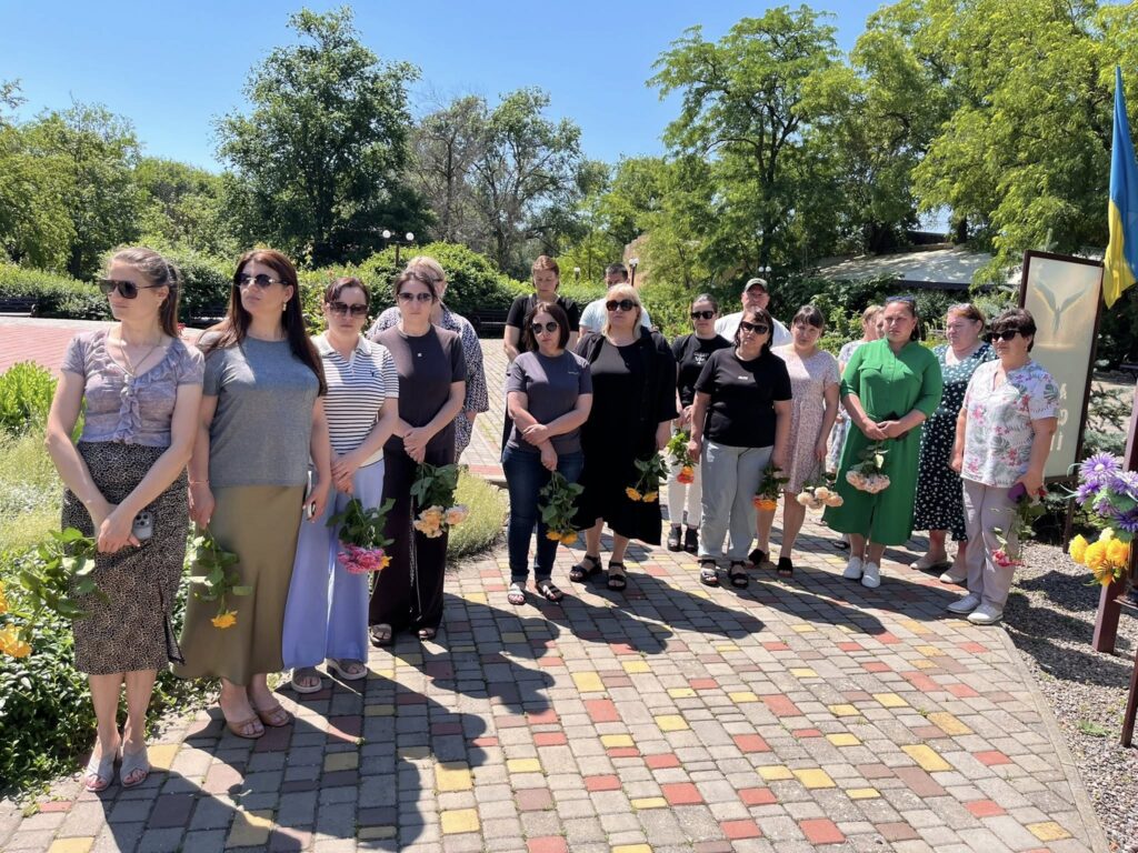 Віддав життя під Бахмутом: матері Героя з Білгород-Дністровщини передали державну нагороду сина