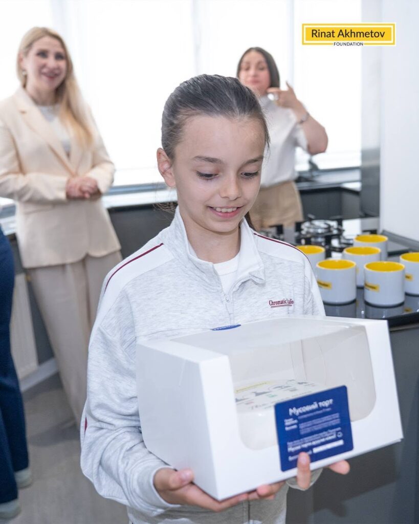 Юній гімнастці, яка отримала поранення під час обстрілу Затоки, подарували квартиру у Києві