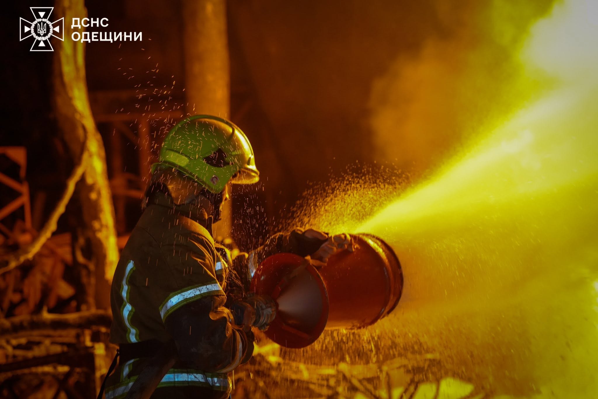 Через ворожу атаку постраждали три торгівельні судна, які прямували в порти Одещини, також удару зазнало сільгосппідприємство