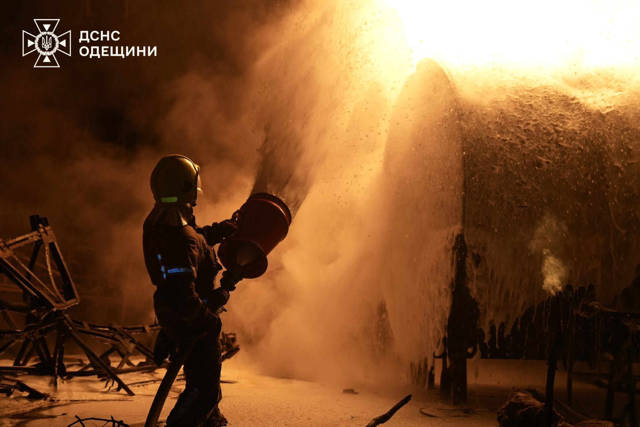 Через ворожу атаку постраждали три торгівельні судна, які прямували в порти Одещини, також удару зазнало сільгосппідприємство