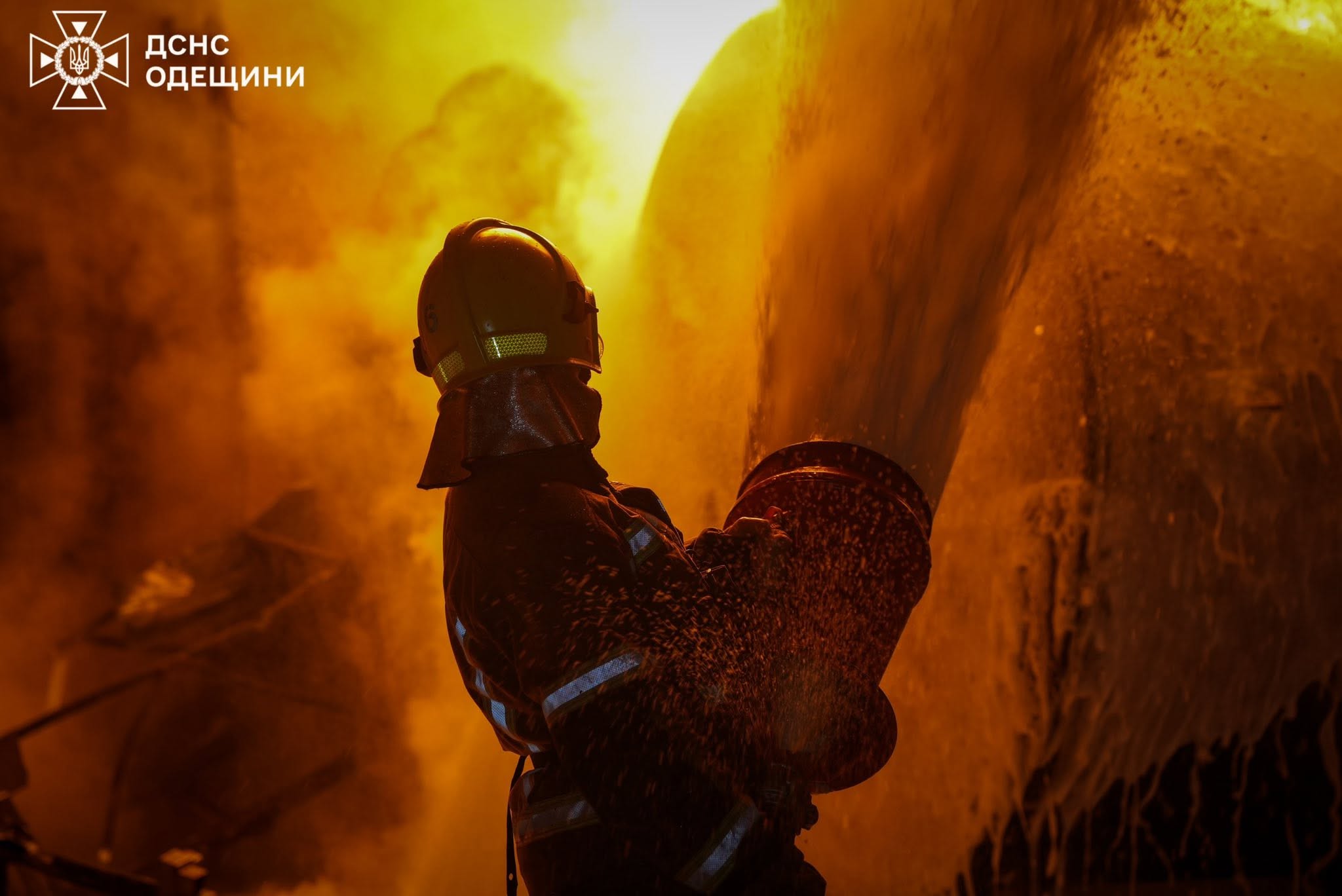 Через ворожу атаку постраждали три торгівельні судна, які прямували в порти Одещини, також удару зазнало сільгосппідприємство