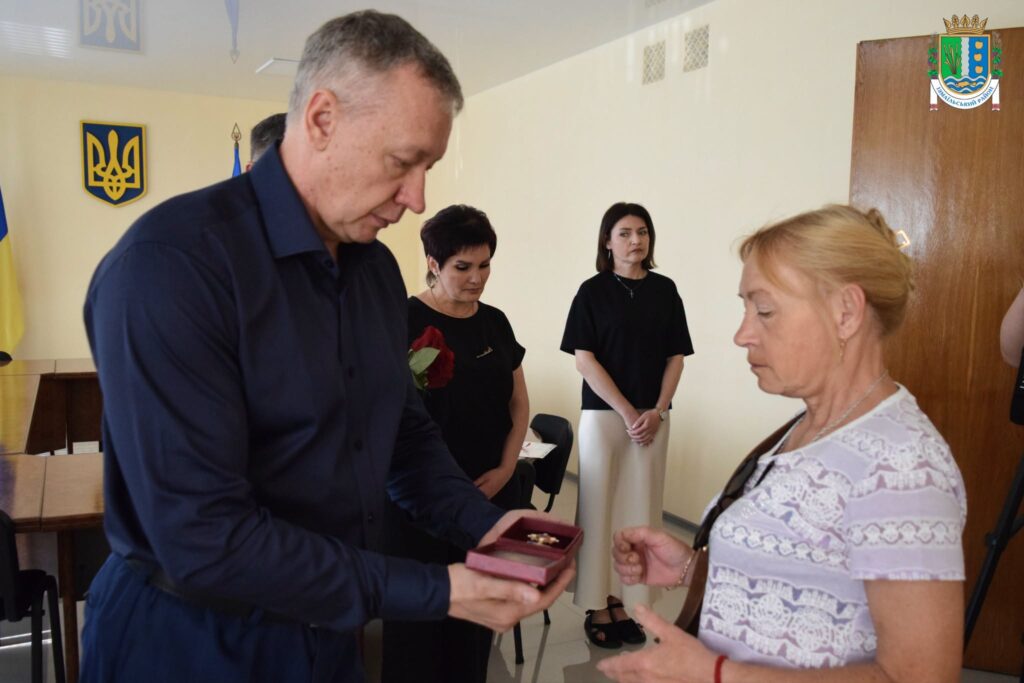 Віддали життя на Донеччині: родинам Миколи Нестерова та Сергія Чернобая вручили посмертні ордени