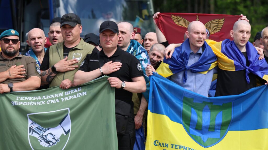 В Україну з російського полону повернулися 160 військових, які були у неволі з 2022 року