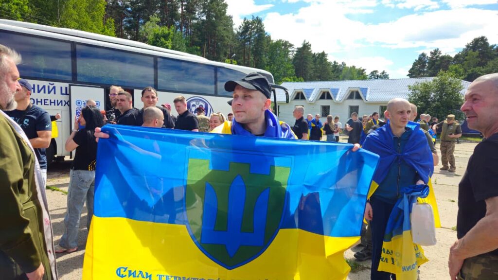В Україну з російського полону повернулися 160 військових, які були у неволі з 2022 року