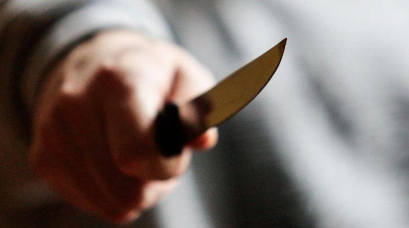 В Ізмаїлі чоловік двічі вдарив жінку ножем посеред вулиці: суд призначив пробацію та заборонив вечірні розваги