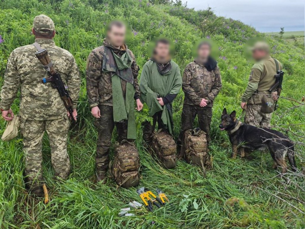 На Одещині затримали трьох чоловіків, які одягли військову форму, та прямували в бік ПМР