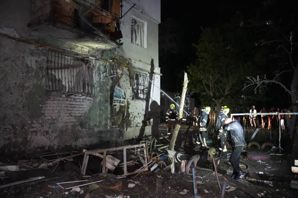 Дрон врізався у дев’ятиповерхівку: руйнівні наслідки нічної атаки на Одещину