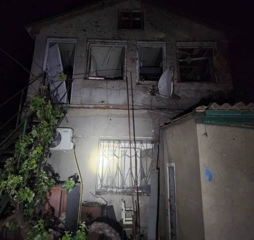 Ворог вночі масовано атакував на Одещині житлові будинки й храм: є постраждалий