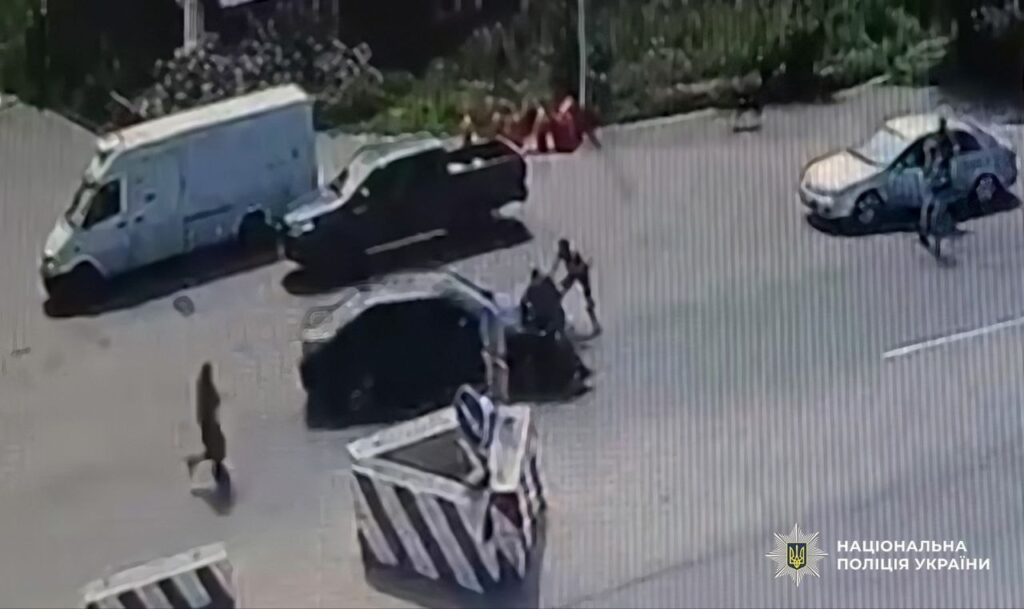 Наїхав на прикордонника на блокпосту: втікача на BMW затримали в Сараті