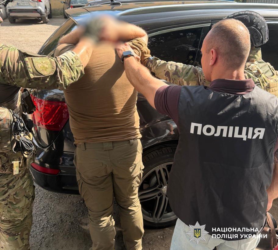 На Одещині посадовець військової частини за шість тисяч доларів «відмазував» ухилянтів від мобілізації