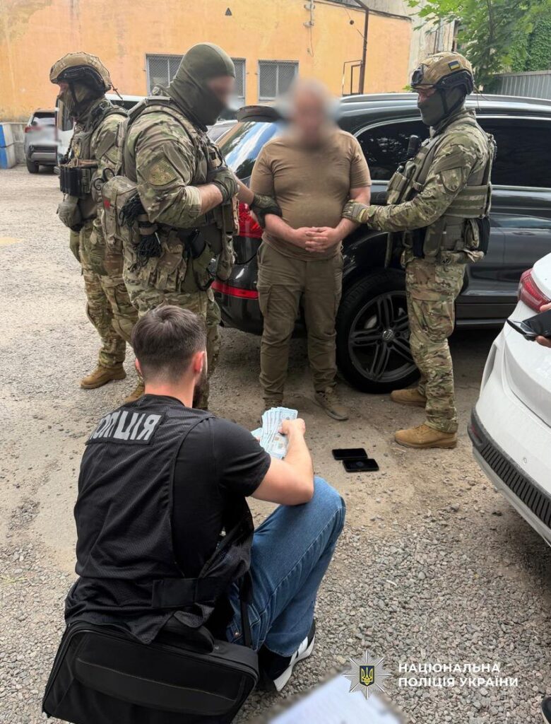 На Одещині посадовець військової частини за шість тисяч доларів «відмазував» ухилянтів від мобілізації