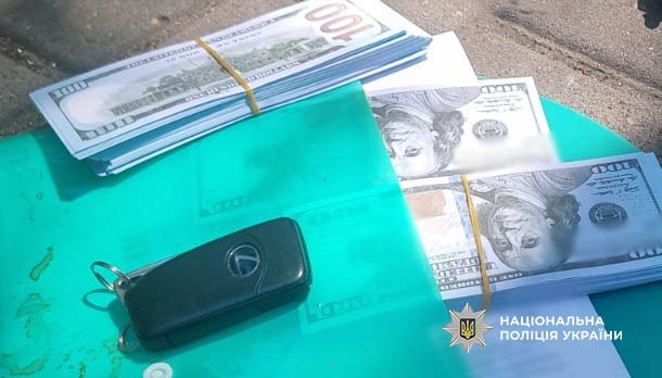 Обіцяв “вирішити питання” з ВЛК за 23 тисячі доларів: в Одесі затримали військового