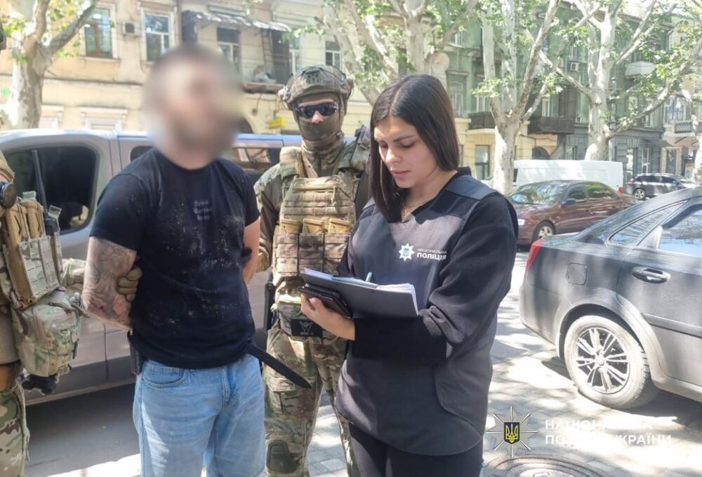Обіцяв “вирішити питання” з ВЛК за 23 тисячі доларів: в Одесі затримали військового