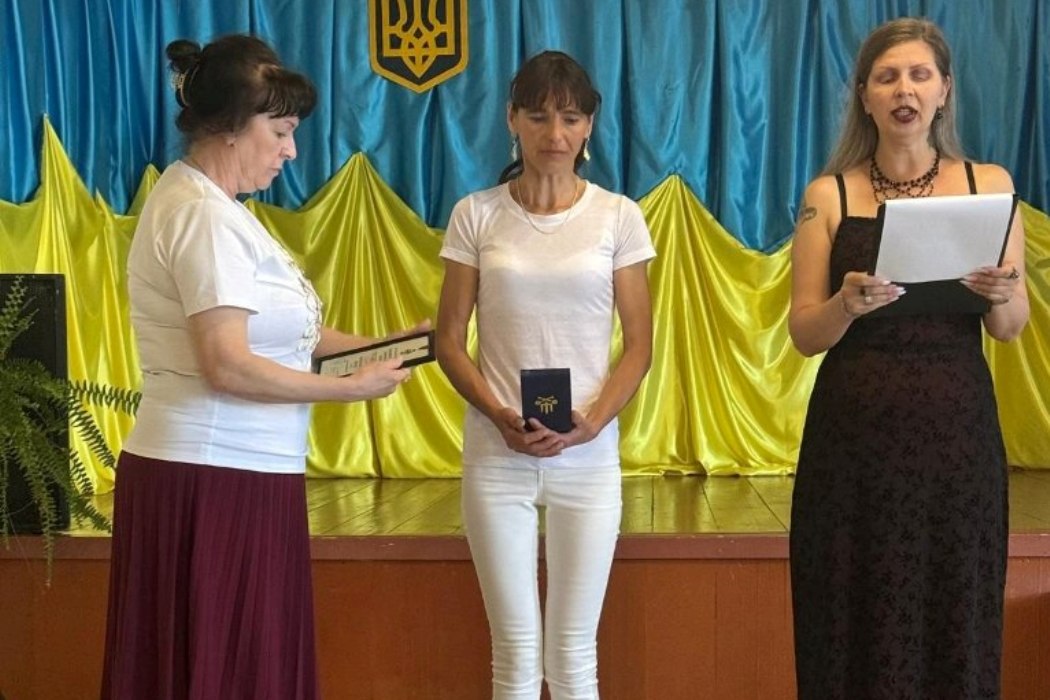 Дружині загиблого військовослужбовця з Вилківської громади передали ще дві його посмертні нагороди