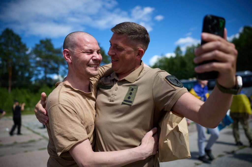 В Україну з російського полону повернулися 160 військових, які були у неволі з 2022 року