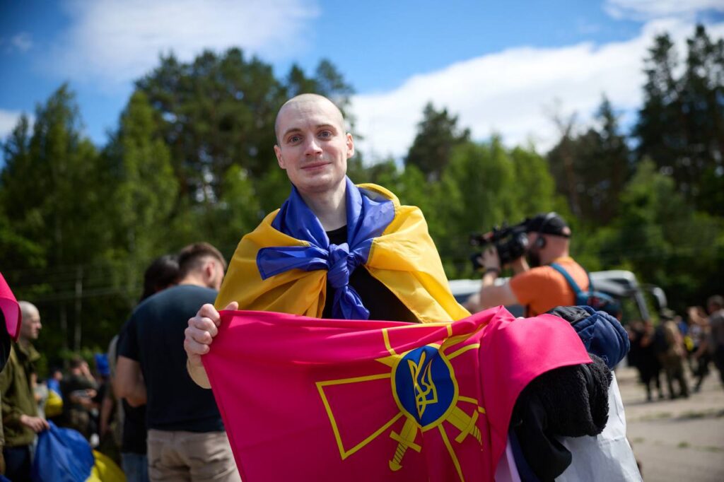 В Україну з російського полону повернулися 160 військових, які були у неволі з 2022 року